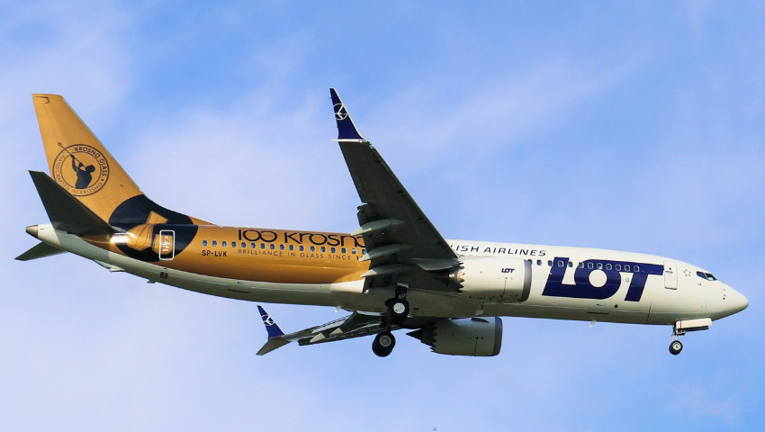 IAC paints special livery on LOT Polish Airlines to celebrate KROSNO Glass 100 year anniversary.